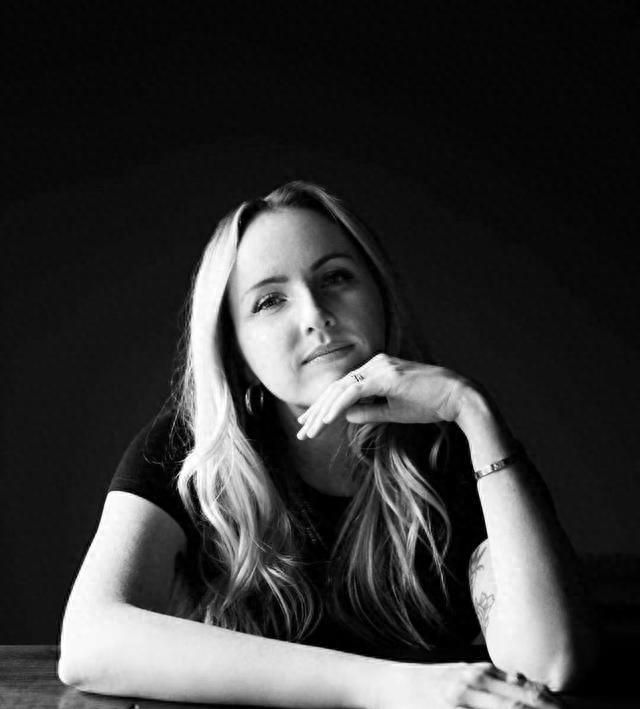 地中海侘寂风美式豪宅，舒适与美学的完美融合