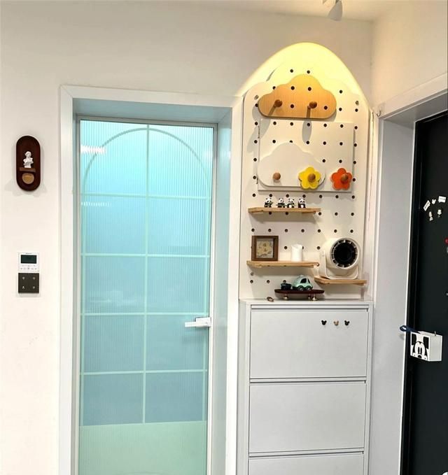 山东姑娘巧用12厘米鞋柜缝隙,省钱省地不浪费 山东姑娘晒玄关12厘米鞋柜,缝隙空间一点不都浪费,省钱又省地 - 家居知识