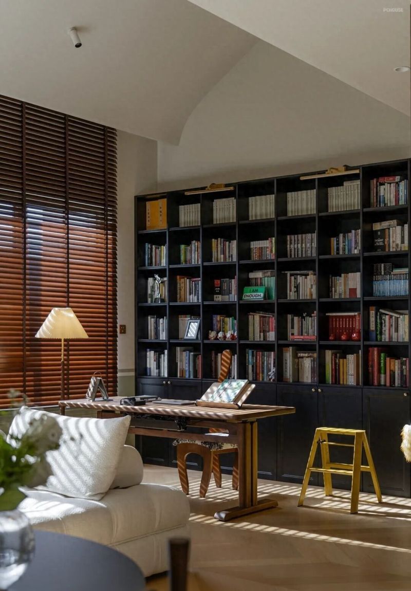 法式复古风持续升温!158㎡空间演绎电影级质感 法式复古的含金量还在上升!158㎡每一帧都是电影 - 家居知识