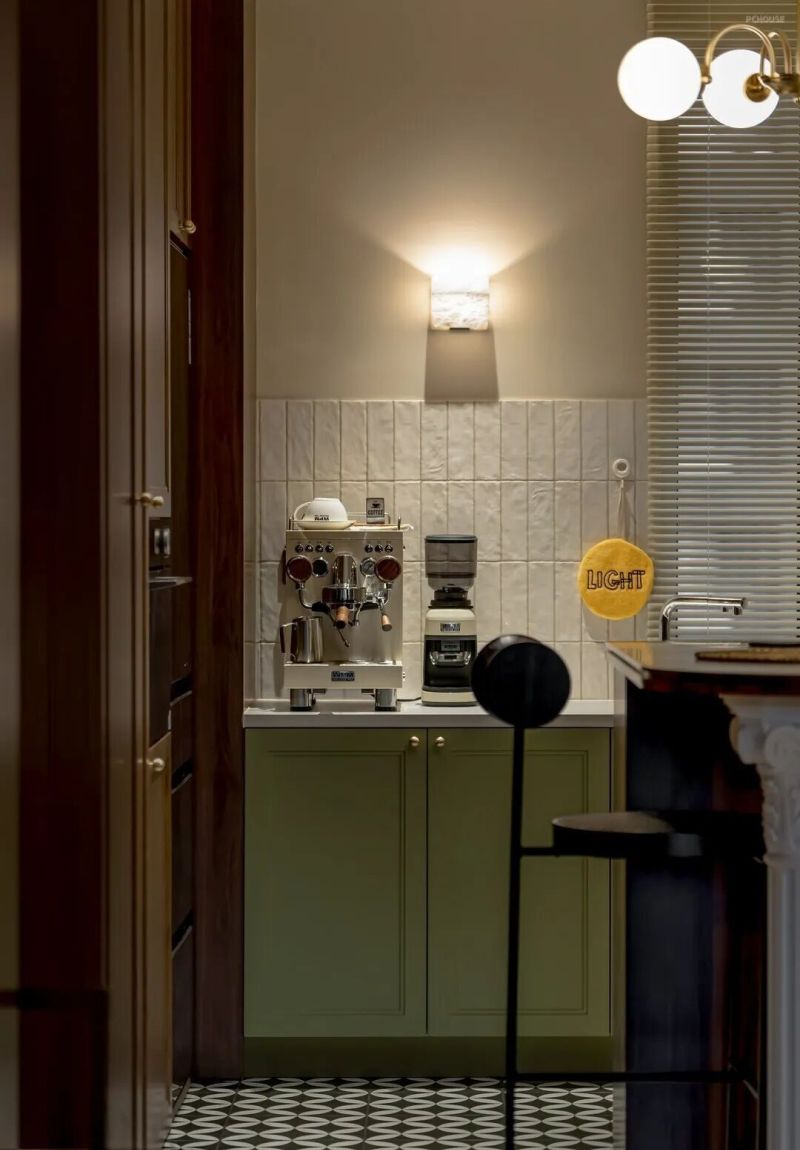 法式复古风持续升温!158㎡空间演绎电影级质感 法式复古的含金量还在上升!158㎡每一帧都是电影 - 家居知识