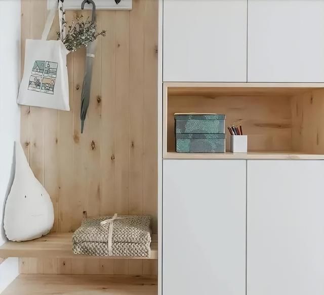 北欧风新房入户,绿色与原木的清新美学 北欧风新房入户,绿色的装点加上原木的设计,清新舒适又美观! - 家居知识