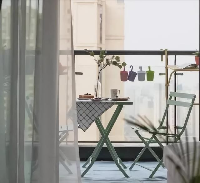 北欧风新房入户,绿色与原木的清新美学 北欧风新房入户,绿色的装点加上原木的设计,清新舒适又美观! - 家居知识