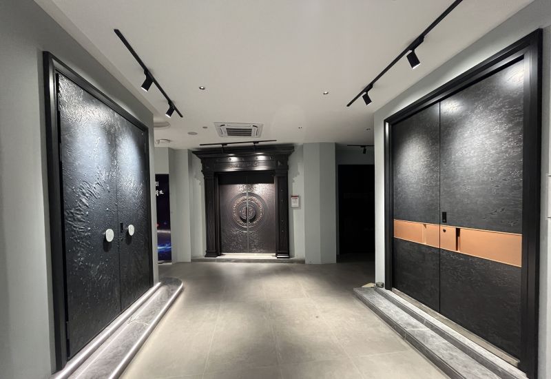 地中海与北欧风格入户门，融合时尚与品质的家居选择