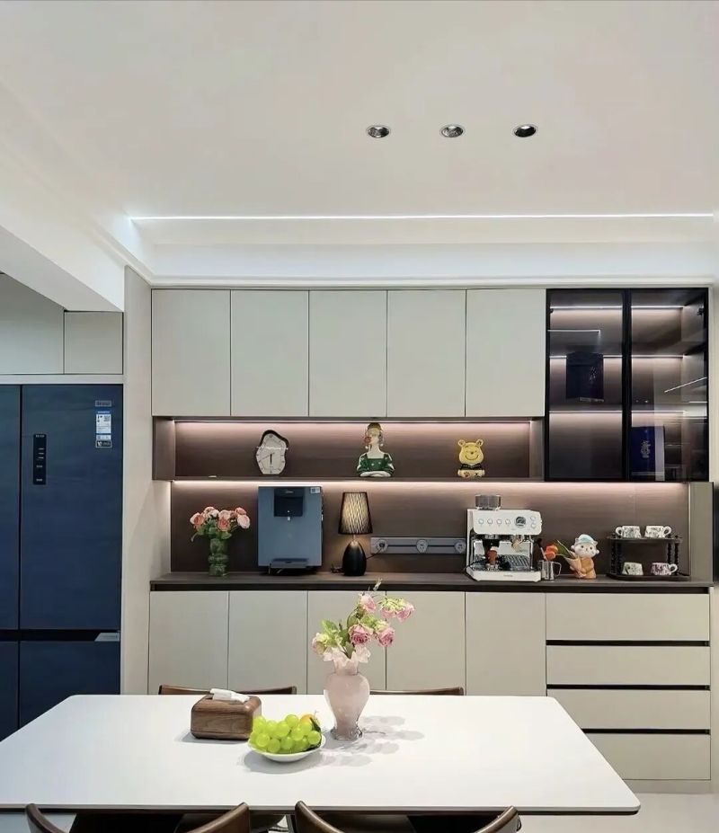 邻居家超先进的餐边柜,看完我酸了!晒图分享! 去了趟邻居家,发现她家的餐边柜,那叫一个先进!晒给大家瞧瞧! - 家居知识