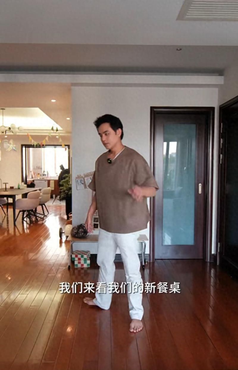 45岁男星上海租房豪装，4万电视柜配15万沙发，无戏拍仍享品质生活