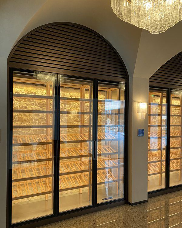 酒柜定制全指南,品牌选择与藏酒技巧 酒柜定制全攻略:选对品牌,藏好佳酿 - 家居知识