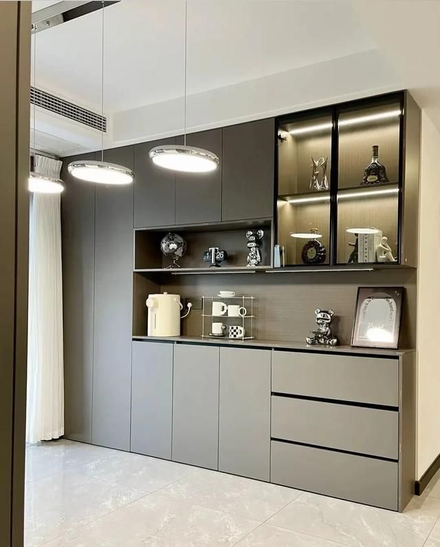 全屋定制餐边柜这样做,效果惊艳人人夸! 看到此文,心里有谱了,全屋定制餐边柜就这样做,这效果谁看谁夸 - 家居知识