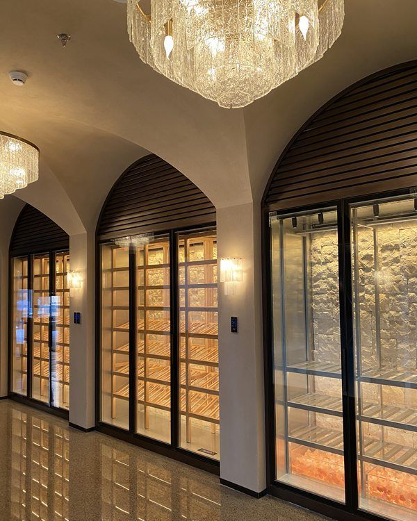 专业酒柜定制指南,打造你的理想藏酒空间 酒柜定制全攻略:专业企业为你打造理想藏酒空间 - 家居知识