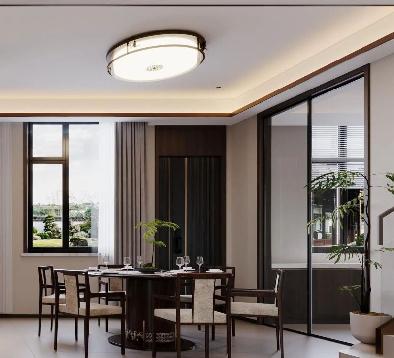 客厅以素雅的米色为主基调，搭配深色实木家具，营造出古典淡雅的氛围。一盏造型别致的仿古宫灯悬挂中央，暖黄灯光洒落在实木茶几上，为空间增添几分禅意。