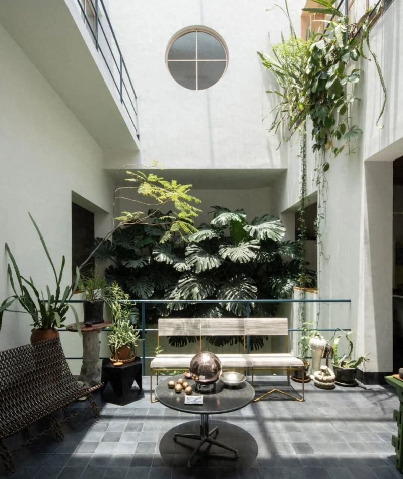 百年法式老宅焕新，柯布西耶配色颠覆复古，惊艳现代美学