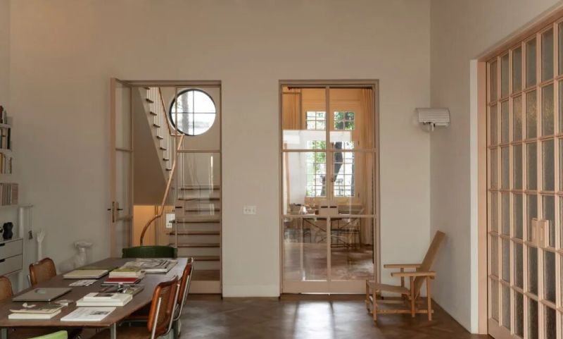 拒绝复古模仿！这栋百年法式老宅，用“柯布西耶配色”惊艳了时光 - 家居知识