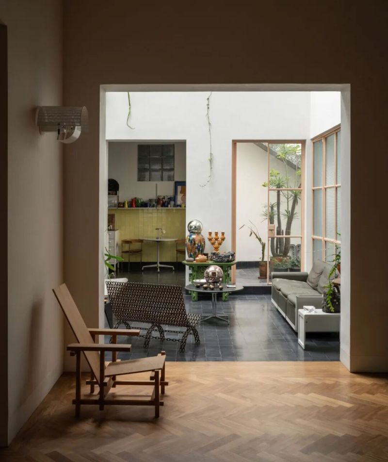 拒绝复古模仿！这栋百年法式老宅，用“柯布西耶配色”惊艳了时光 - 家居知识