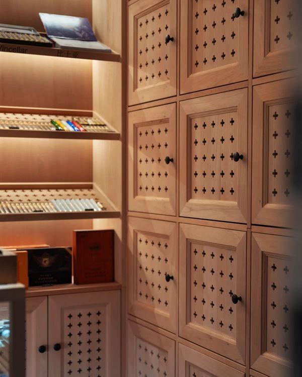 高端酒柜定制指南,打造您的专属藏酒空间 酒柜定制企业推荐,打造专属藏酒空间 - 家居知识