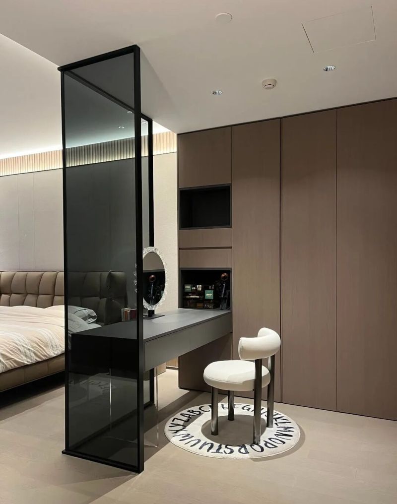 20款小户型主卧衣帽间设计,储物翻倍不踩坑! 20款主卧衣帽间封神案例!小户型也能挤出大储物,避坑指南附全 - 家居知识