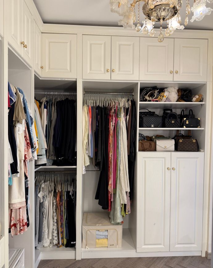 鸡肋次卧秒变全能衣帽间!收纳扩容10㎡的改造秘籍 “鸡肋”次卧别浪费!改造成全能衣帽间,收纳力堪比多买10平米 - 家居知识