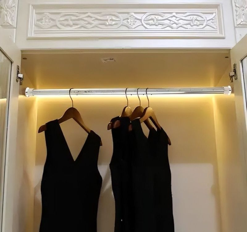 鸡肋次卧秒变全能衣帽间!收纳扩容10㎡的改造秘籍 “鸡肋”次卧别浪费!改造成全能衣帽间,收纳力堪比多买10平米 - 家居知识