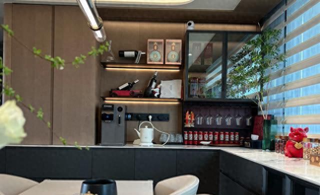 奶油风全屋定制,餐边柜与飘窗一体设计打造治愈系美家 奶油风全屋定制,餐边柜与飘窗一体设计治愈美家 - 家居知识