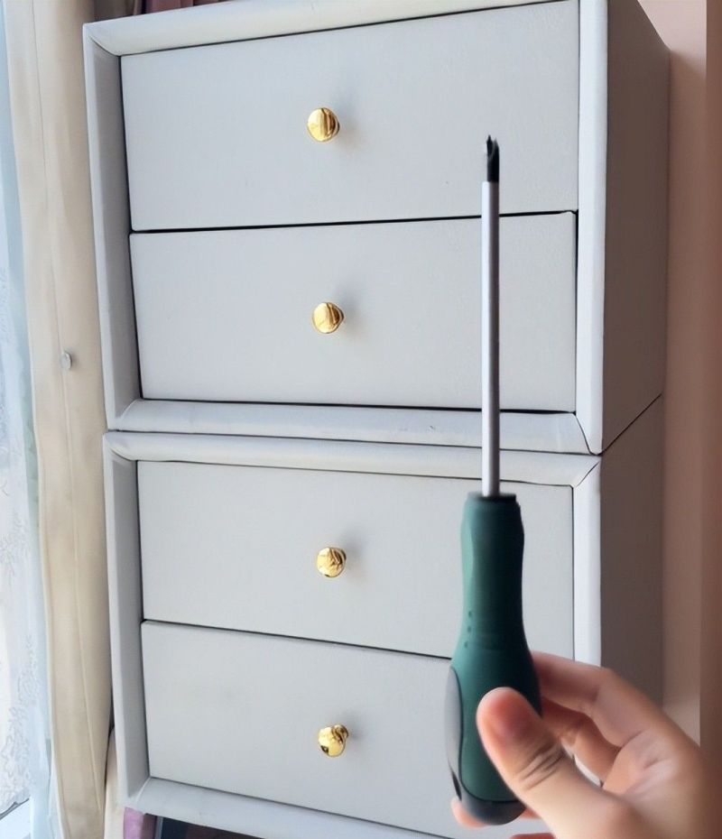 “床头柜”渐渐退出中国家庭！看了隔壁邻居的做法，想砸掉重装了 - 家居知识