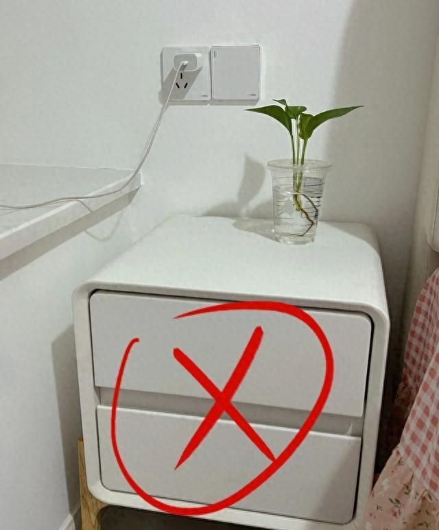 中国家庭为何抛弃床头柜？年轻人新选择更时尚实用