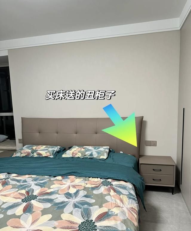 “床头柜”已逐渐退出中国家庭！看看年轻人的新型做法，美观实用 - 家居知识