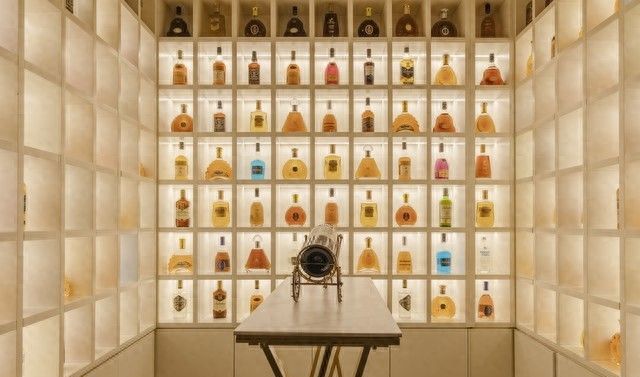 私人酒柜定制，专属品质饮酒空间解决方案