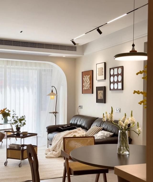 奶油风过时了？2026年更流行“奶油中古混搭”！温柔又有故事感 - 家居知识