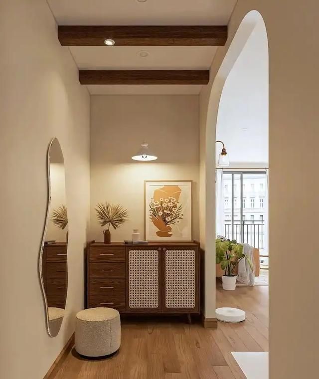 奶油风过时了？2026年更流行“奶油中古混搭”！温柔又有故事感 - 家居知识