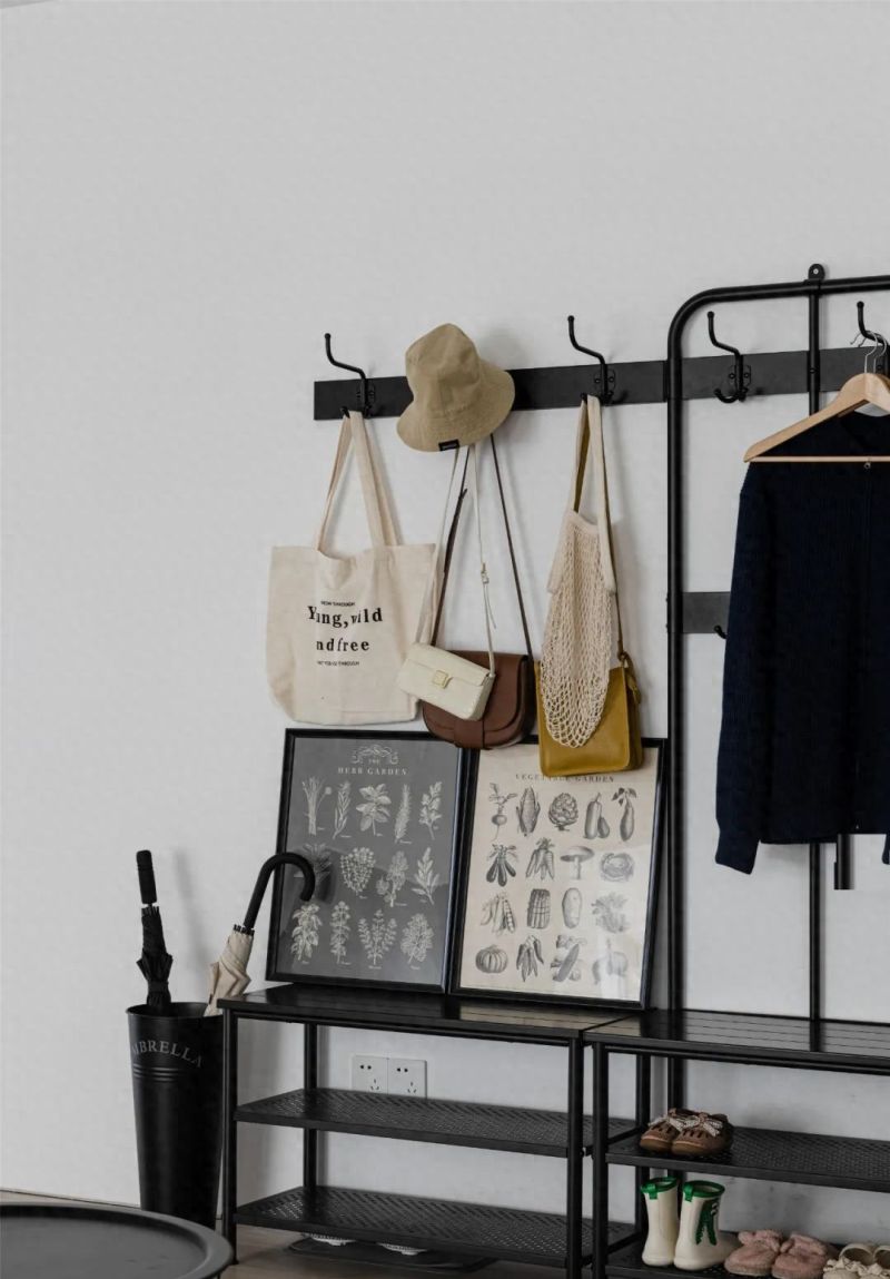 176㎡现代极简风宅，复古元素与绿植共筑惬意生活空间