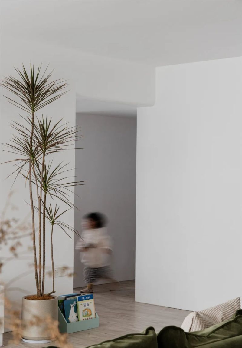 176㎡现代极简风宅,复古元素与绿植共筑惬意生活空间 176㎡现代极简风,复古范的元素+绿植装饰,满屋惬意的设计 - 家居知识
