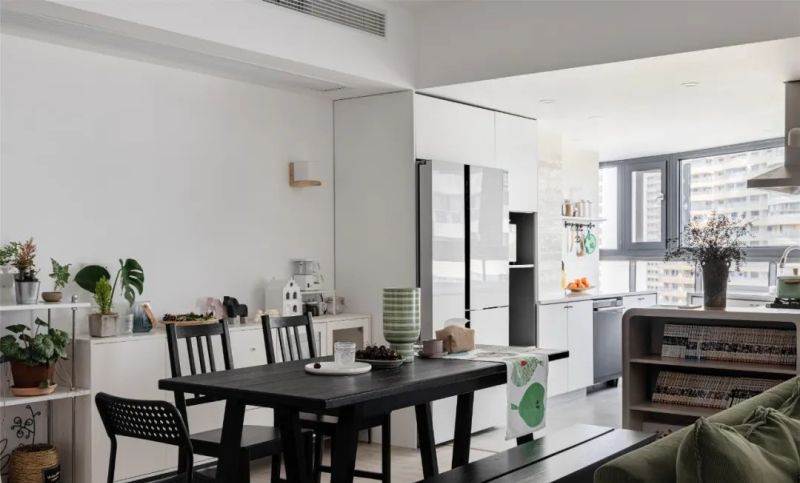 176㎡现代极简风宅,复古元素与绿植共筑惬意生活空间 176㎡现代极简风,复古范的元素+绿植装饰,满屋惬意的设计 - 家居知识