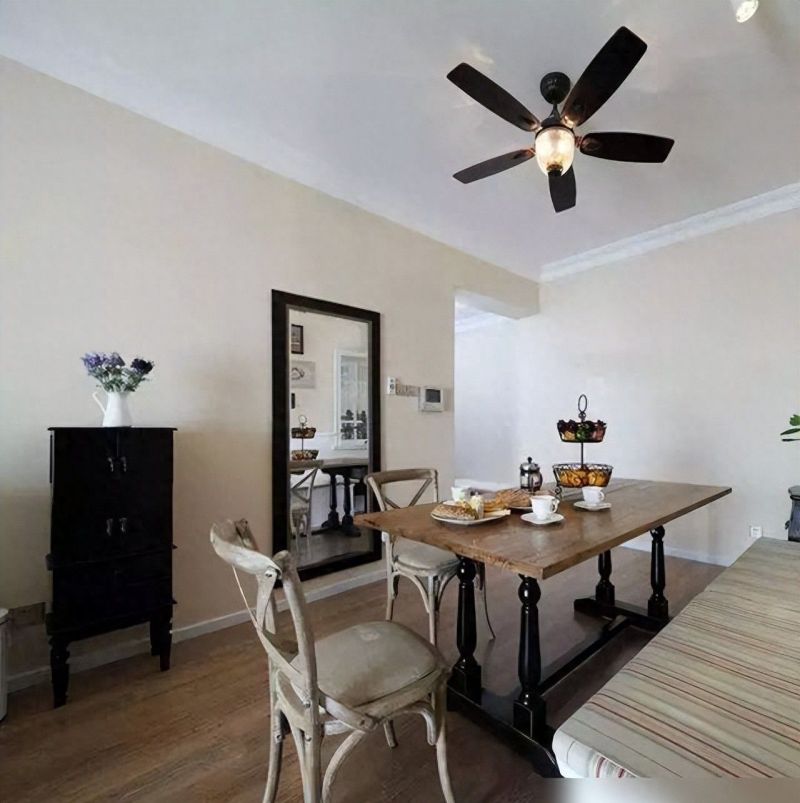 76平美式风小户型设计，卡座餐厅+收纳电视墙打造实用空间