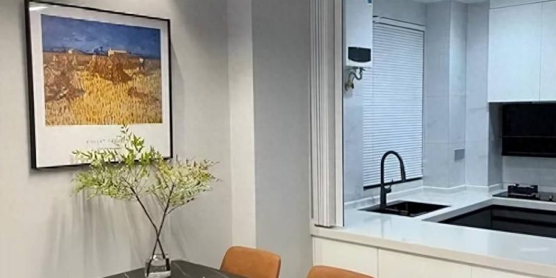 成都女子极简风家居走红，简约设计诠释温馨生活