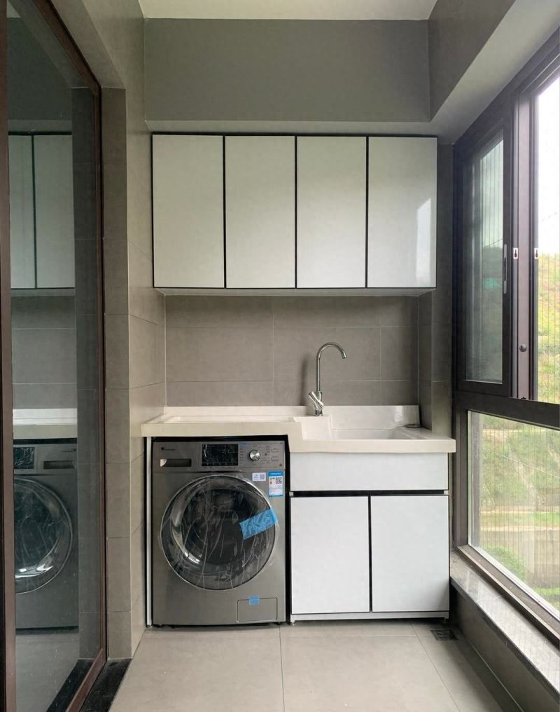 全屋定制阳台柜设计，空间利用与美观兼具的解决方案