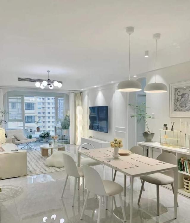 山东三口之家因穷装走红,全屋极简风引热议 山东一三口之家火了,因“穷装”而走红,全屋那叫一个极简,晒晒 - 家居知识