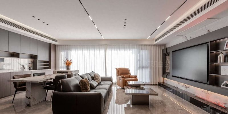 140㎡现代风装修实景，打造沉浸式家庭影院氛围