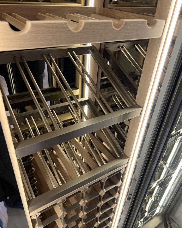 上海酒依实业，专业定制私人酒柜，打造您的专属藏酒空间