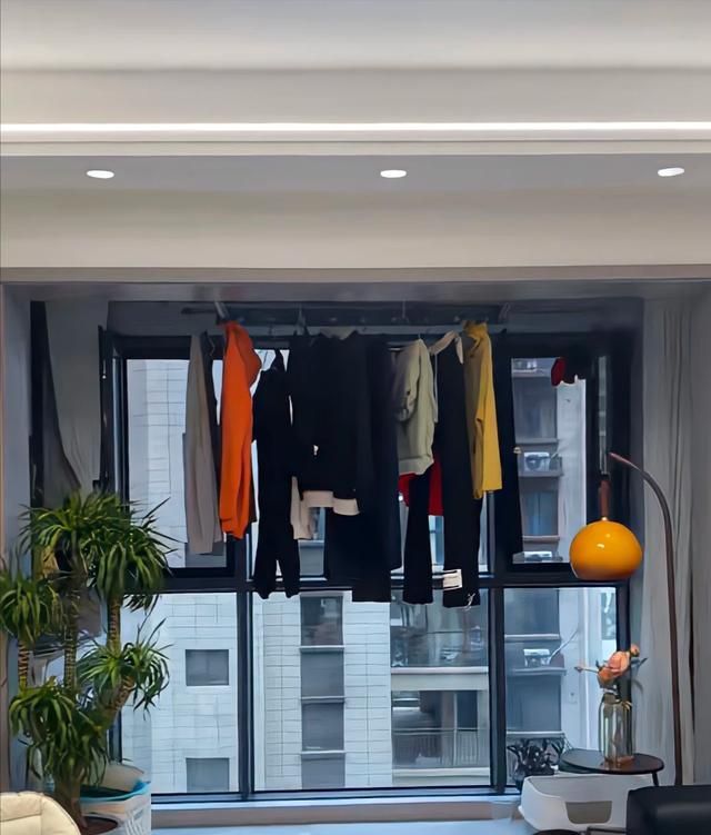 入住后才知阳台采光好却被浪费,学闺蜜这样设计才实用 入住了才知。家里采光最好的阳台被浪费了,学闺蜜设计那才叫实用 - 家居知识