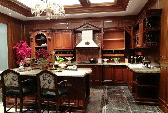 金牌厨柜：春节高端厨房焕新热，定制橱柜成团圆聚餐核心载体 - 家居知识