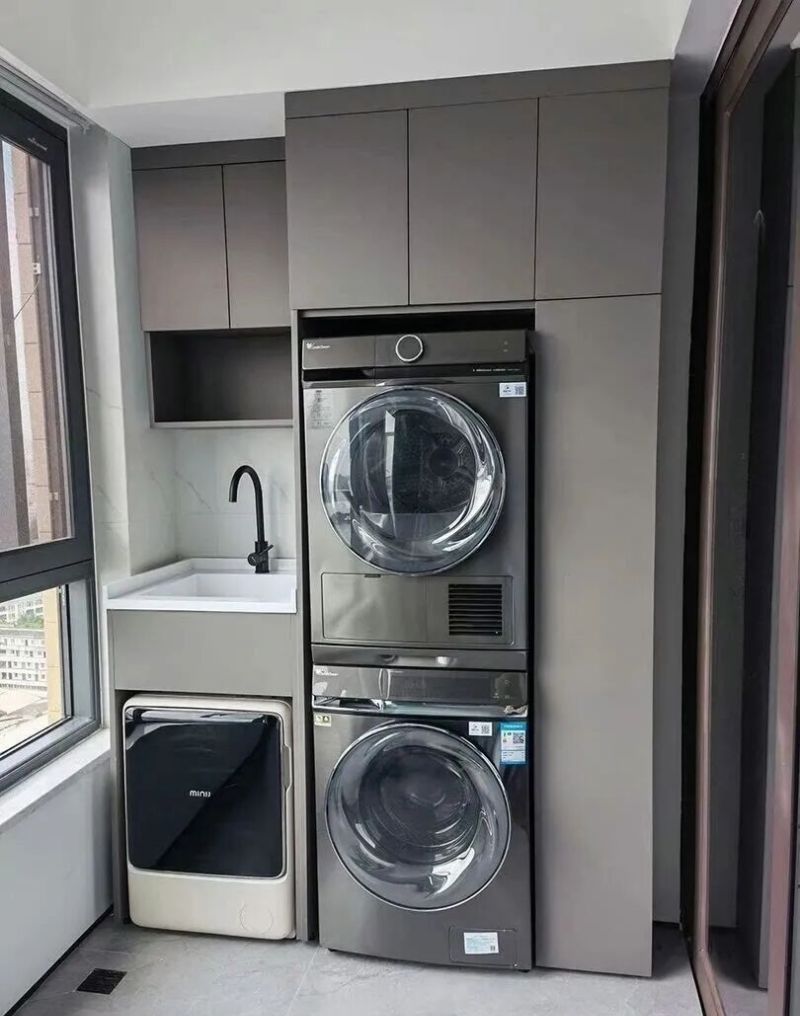 超实用阳台洗衣机柜设计,颜值收纳两不误 超实用阳台洗衣机柜设计合集!颜值与收纳双在线 - 家居知识