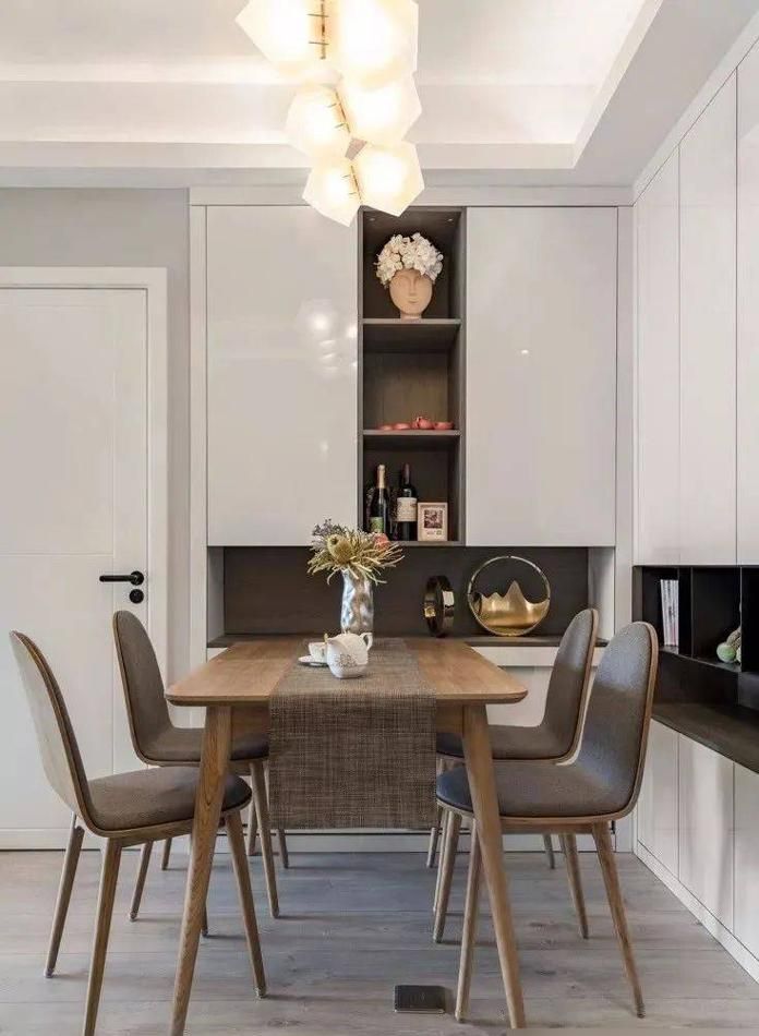 77㎡现代风两居室,简洁硬装搭配精致软装,打造高档大气家居空间 77㎡现代风两居室,简洁硬装+精致软装,完工效果高档大气。 - 家居知识