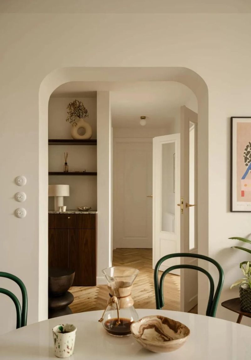 56㎡老破小逆袭复古法式风,优雅改造惊艳全网! 复古优雅法式风,谁敢信她家之前是56㎡老破小? - 家居知识