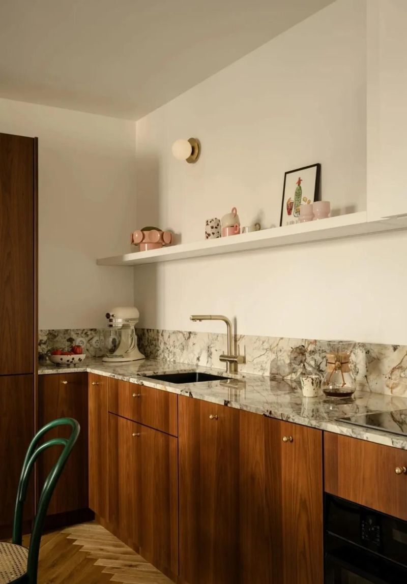 56㎡老破小逆袭复古法式风,优雅改造惊艳全网! 复古优雅法式风,谁敢信她家之前是56㎡老破小? - 家居知识