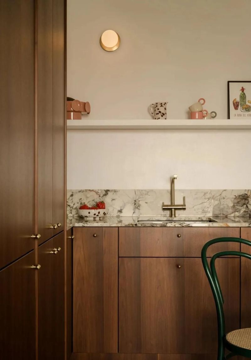 56㎡老破小逆袭复古法式风,优雅改造惊艳全网! 复古优雅法式风,谁敢信她家之前是56㎡老破小? - 家居知识