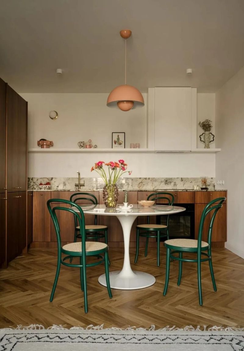 56㎡老破小逆袭复古法式风,优雅改造惊艳全网! 复古优雅法式风,谁敢信她家之前是56㎡老破小? - 家居知识