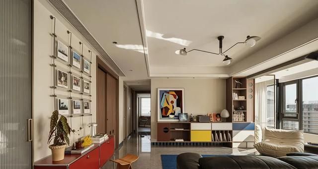 设计师巧融复古、包豪斯与孟菲斯风格打造惊艳空间改造 设计师以复古、包豪斯与孟菲斯混搭风格为基调进行改造 - 家居知识