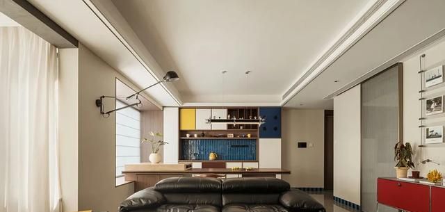 设计师巧融复古、包豪斯与孟菲斯风格打造独特空间 设计师以复古、包豪斯与孟菲?斯混搭风格为基调进行改造 - 家居知识