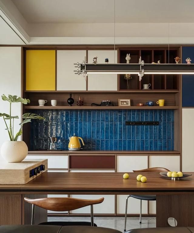 设计师巧融复古、包豪斯与孟菲斯风格打造独特空间 设计师以复古、包豪斯与孟菲?斯混搭风格为基调进行改造 - 家居知识