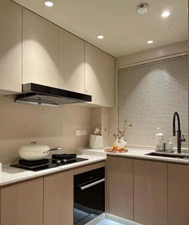 定制衣柜别乱花钱！这3个避坑技巧，环保不超标还不花冤枉钱 - 今日头条