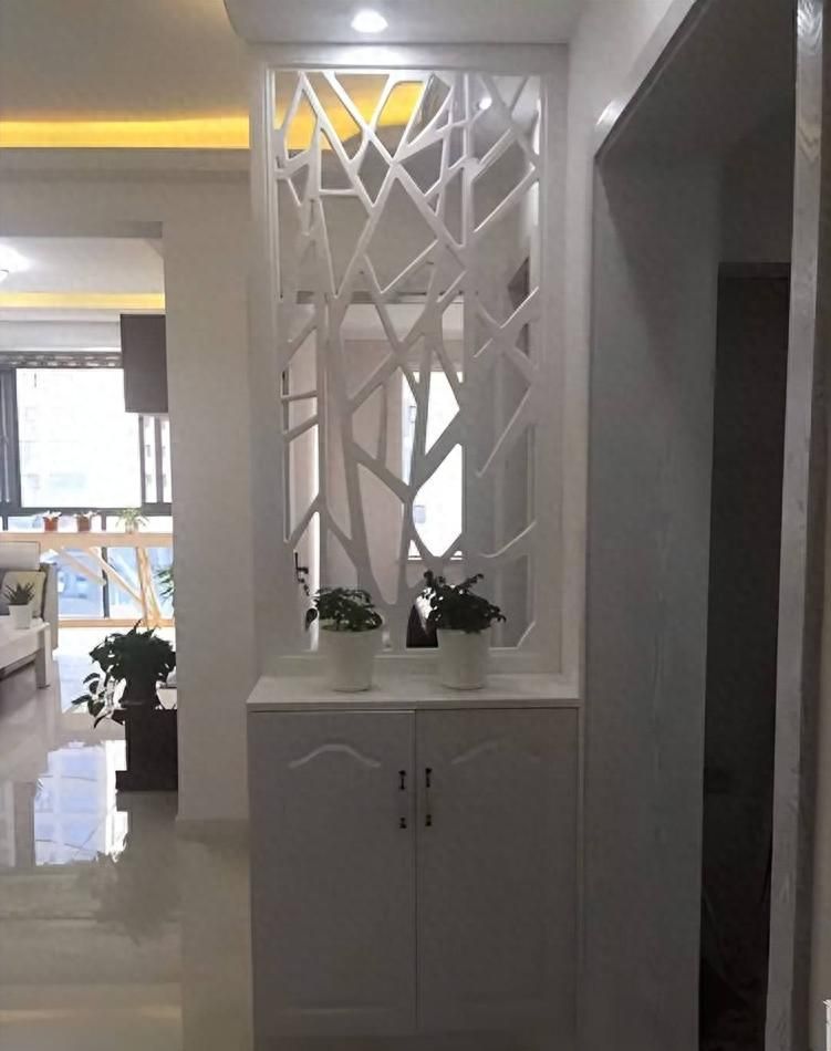 88平套房惊艳变身：创意入户鞋柜设计，美观又实用！ - 今日头条