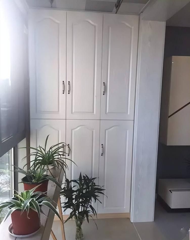 88平套房惊艳变身:创意入户鞋柜设计,美观又实用! - 今日头条 88平套房惊艳变身:创意入户鞋柜设计,美观又实用! - 家居知识